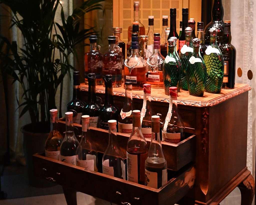 Villa Dagmar Stokholm Restoran fotoğraf A bar cart